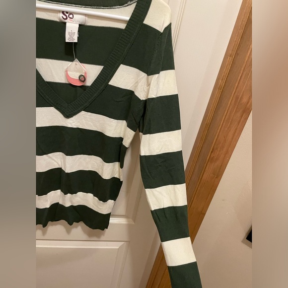 NWT SO v-neck sweater - Picture 2 of 5